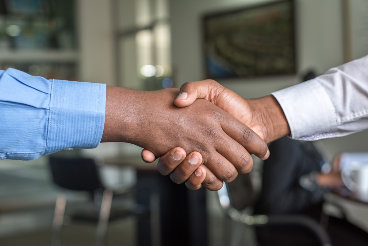 Direct Hire vs. Staffing Agency: Which Option is Best for Nurses Looking to Work in the US?